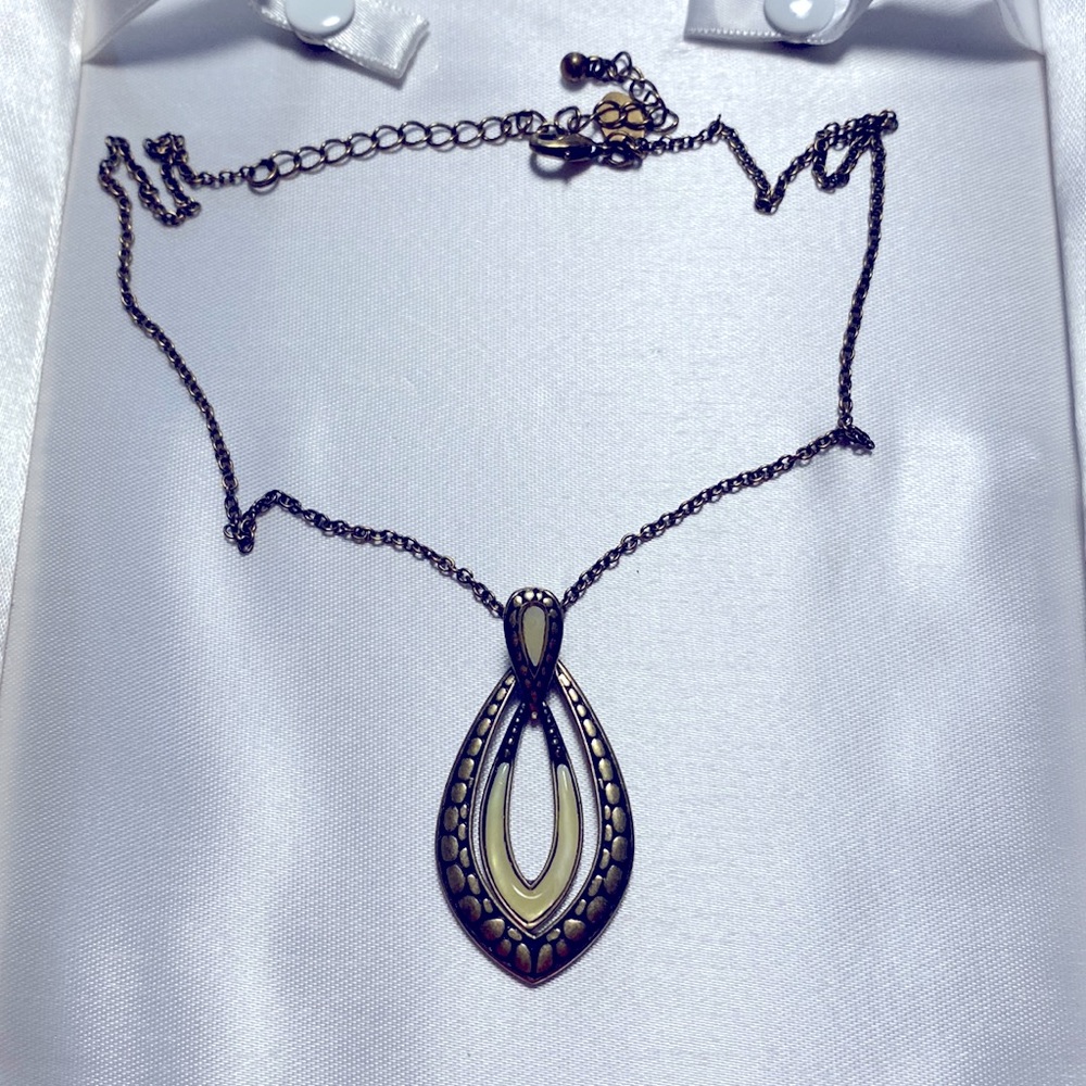 Lia Sophia on the prowl 16-19” necklace 31l63